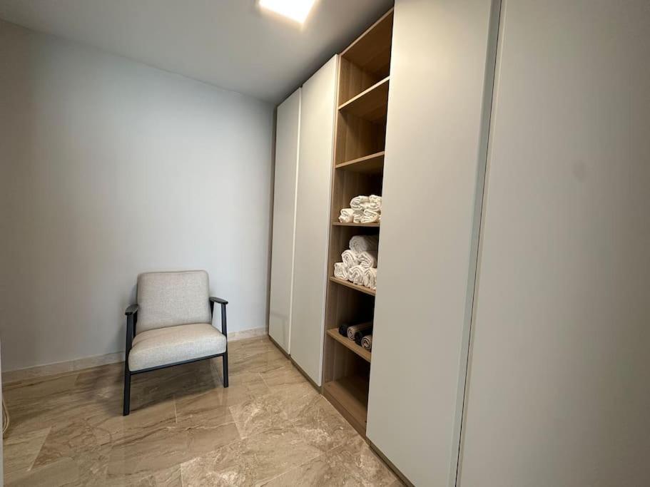 Apartment En Con Piscina