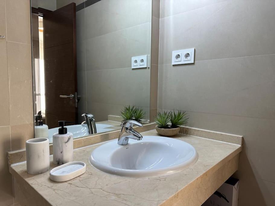 Apartment En Con Piscina